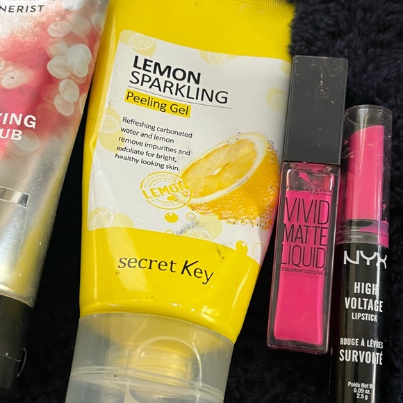 Loreal shampoo and lipstick bundle - Picture 6 of 6